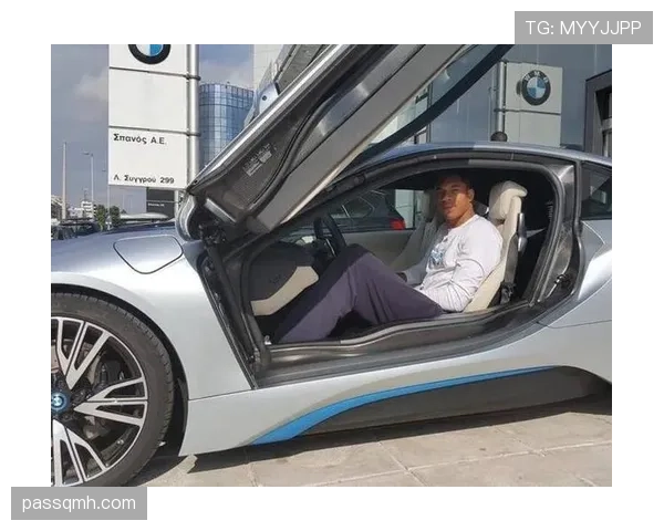 字母哥家车库停的不是车，是队友的梦
